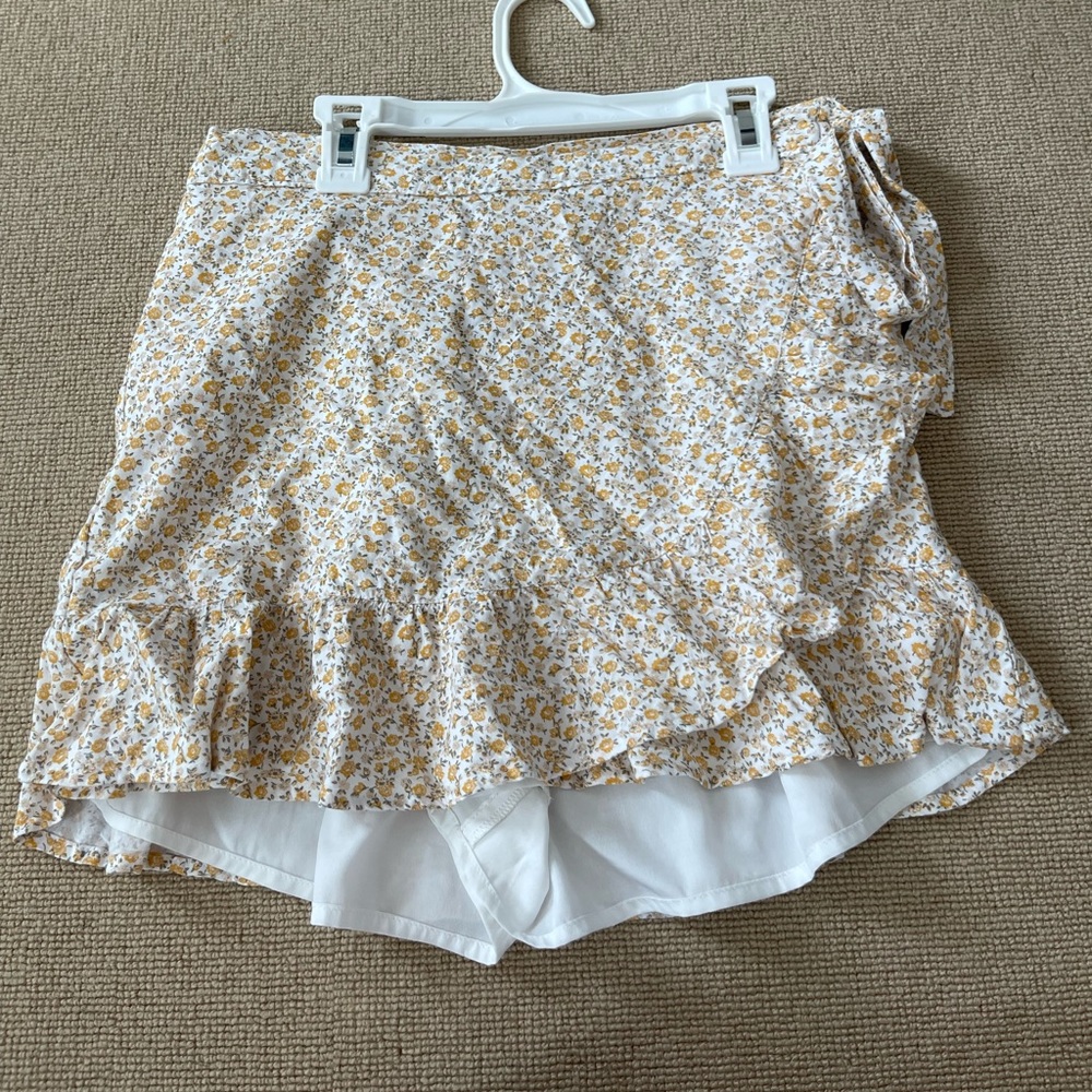 Hollister Skorts size S. Flower print